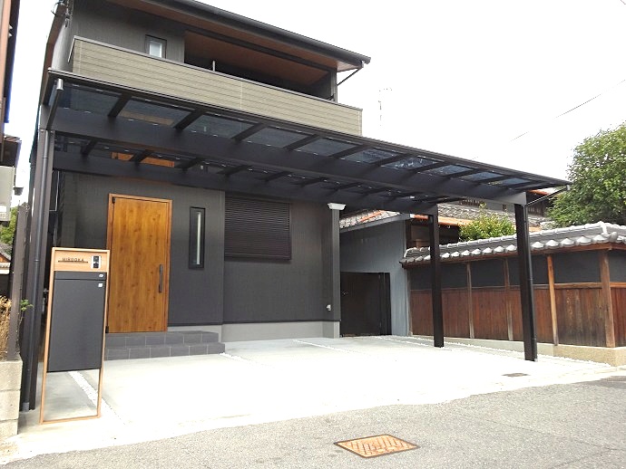 大型カーポートが印象的なシンプルデザインのオープン外構 大阪 奈良 京都でエクステリア 外構工事するならニワート